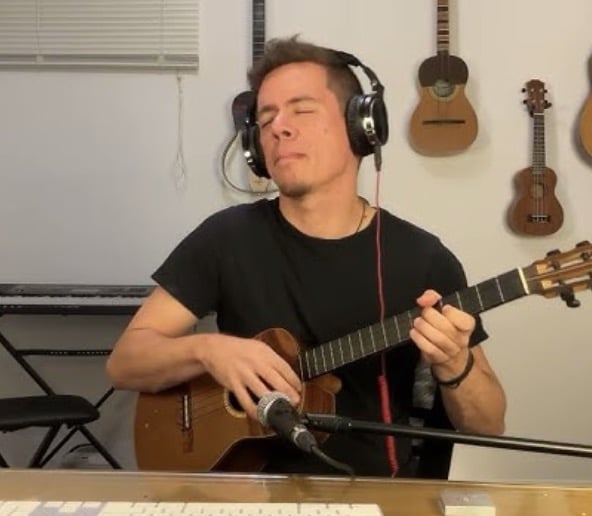 Adrian Toro playing Besame Mucho